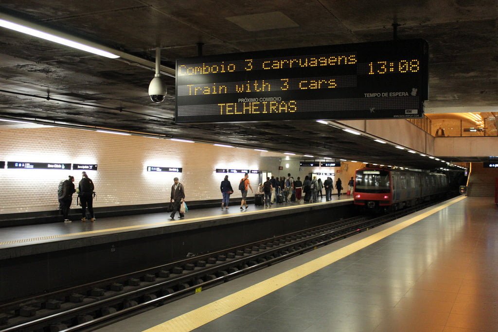 lisbon metro photo