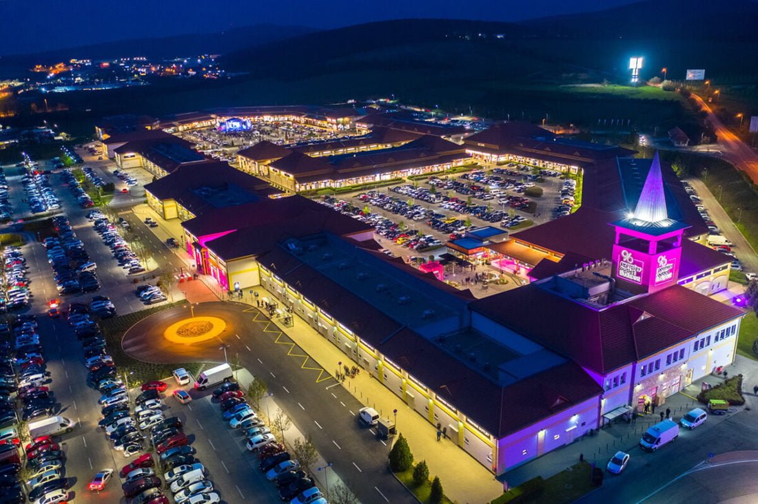 Парковка аутлета Premier Outlets Center