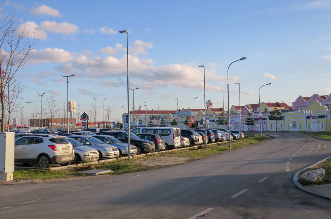 парковка аутлета Parndorf