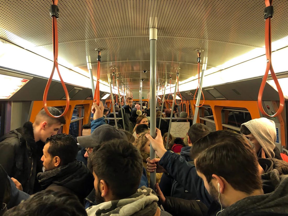 Внутри вагоне метро Вены